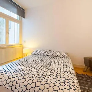 Charming In Center Apartment